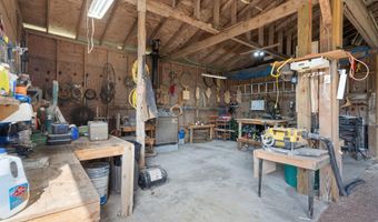 24352 State Hwy Ee, Aurora, MO 65605