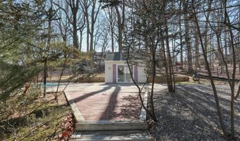160 Pelican Rd, Middletown, NJ 07748