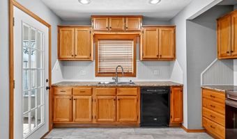 134 W College St, Aurora, MO 65605