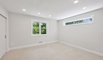 90 Red Hill Rd, Branford, CT 06405