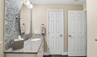 40 Saw Mill Dr 204, North Kingstown, RI 02852