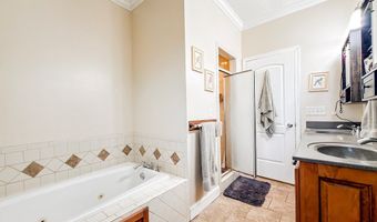 353 Alapaha River Dr, Alapaha, GA 31622