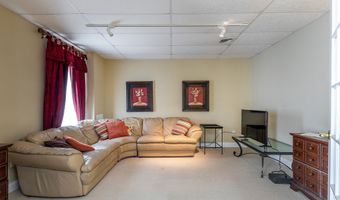 15 Logging Trail Ln, Brookfield, CT 06804