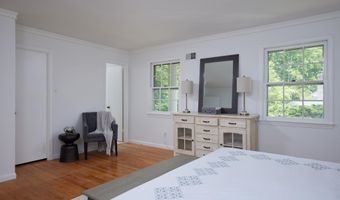 7811 CHARLESTON Dr, Bethesda, MD 20817