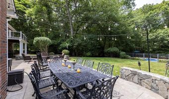 258 Woodridge Dr, North Kingstown, RI 02874