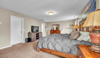 45 Pocono Ln 10, Danbury, CT 06810