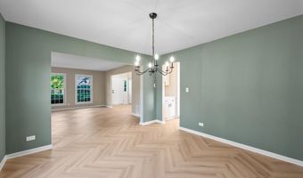 1831 Haverford Dr, Algonquin, IL 60102