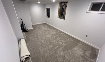 17 N Iowa Ave, Addison, IL 60101