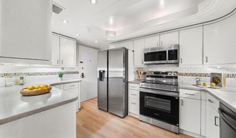 1101 S ARLINGTON RIDGE Rd 212, Arlington, VA 22202