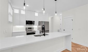 904 E 33rd St, Savannah, GA 31401