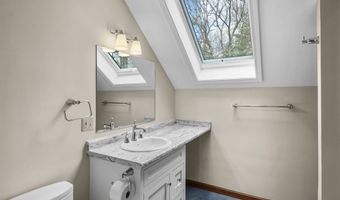 9 Maxwell Dr, Brookline, NH 03033