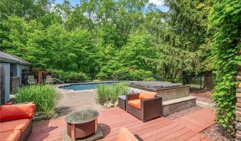 24 Lincoln Dr, North Smithfield, RI 02896