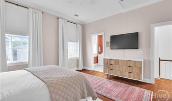 221 E 32nd St, Savannah, GA 31401