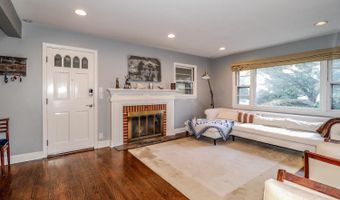 82 Kempson Pl, Metuchen, NJ 08840