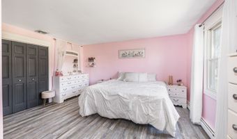 8 E Gate Dr, Alloway, NJ 07418