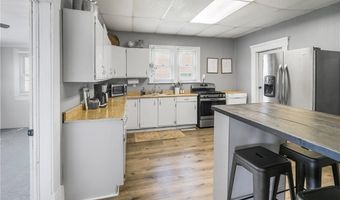 911 E 5th St, Altamont, KS 67330