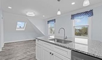 17 Selkirk Rd Rd 3, Cranston, RI 02905