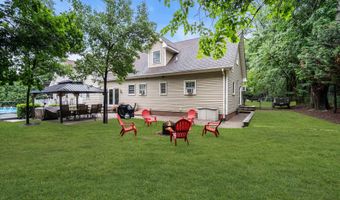 266 Orchard Ave, Belford, NJ 07718