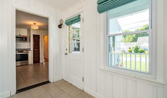 11 Bellevue Dr, Cranston, RI 02920