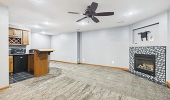 812 S 5th Ave, Brandon, SD 57005