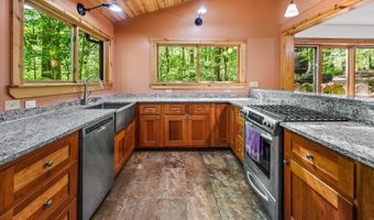 6559 Poston Rd, Athens, OH 45701