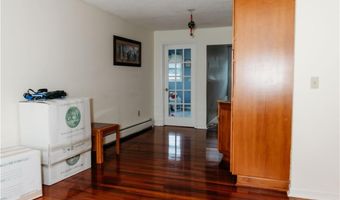 16 Ward Ave, Middletown, RI 02842