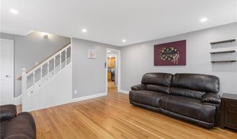 22 Franconia Dr, Cranston, RI 02920