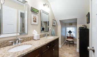 226 Villager Rd, Chester, NH 03036