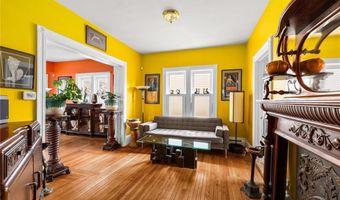 48 Wollaston St, Cranston, RI 02910