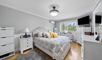 200 Merrick Rd R, Amityville, NY 11701