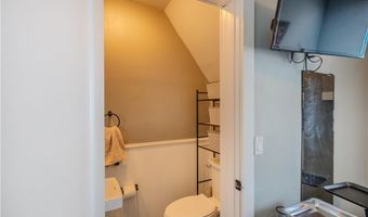 1640 Cranston St, Cranston, RI 02920