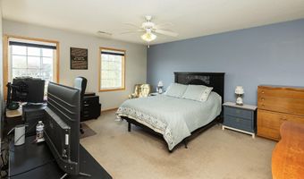 921 10th St, Altoona, IA 50009