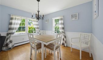 34 Foxhill Ave, Bristol, RI 02809