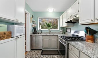 10607 MONTROSE Ave M-202, Bethesda, MD 20814