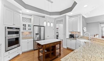 324 Meadowbrook Country Club Est, Ballwin, MO 63011