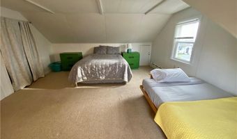 182 Newport Ave, Middletown, RI 02842