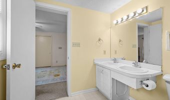 319 Old Causeway Rd, Atlantic Beach, NC 28512