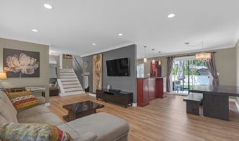 210 W Pickwick Rd, Arlington Heights, IL 60005