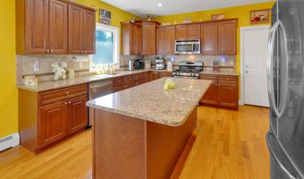 449 Montgomery St, Bayville, NJ 08721