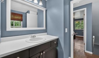 2731 Valley Dr, Ann Arbor, MI 48103