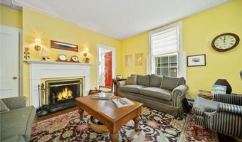 43 Poplar St, Newport, RI 02840