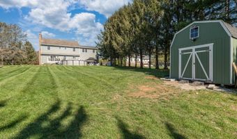 8 E Gate Dr, Alloway, NJ 07418