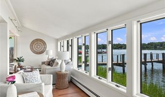 32 King Philip Ave, Barrington, RI 02806