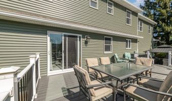 8 E Gate Dr, Alloway, NJ 07418
