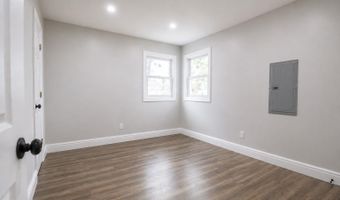 9 Emerald Ln S, Amityville, NY 11701