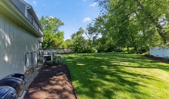 3 Fenway Dr, Albany, NY 12211