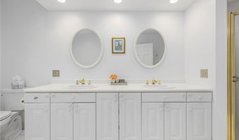 67 Daniel Dr, North Kingstown, RI 02852