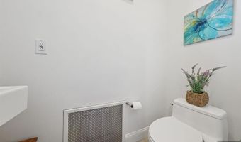 617 Avenue E, Bayonne, NJ 07002