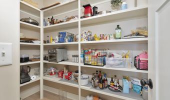 4686 N Elk Creek Dr, Bel Aire, KS 67226