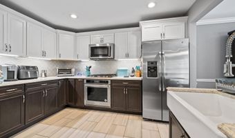 32 MARINA Dr, Bayonne, NJ 07002